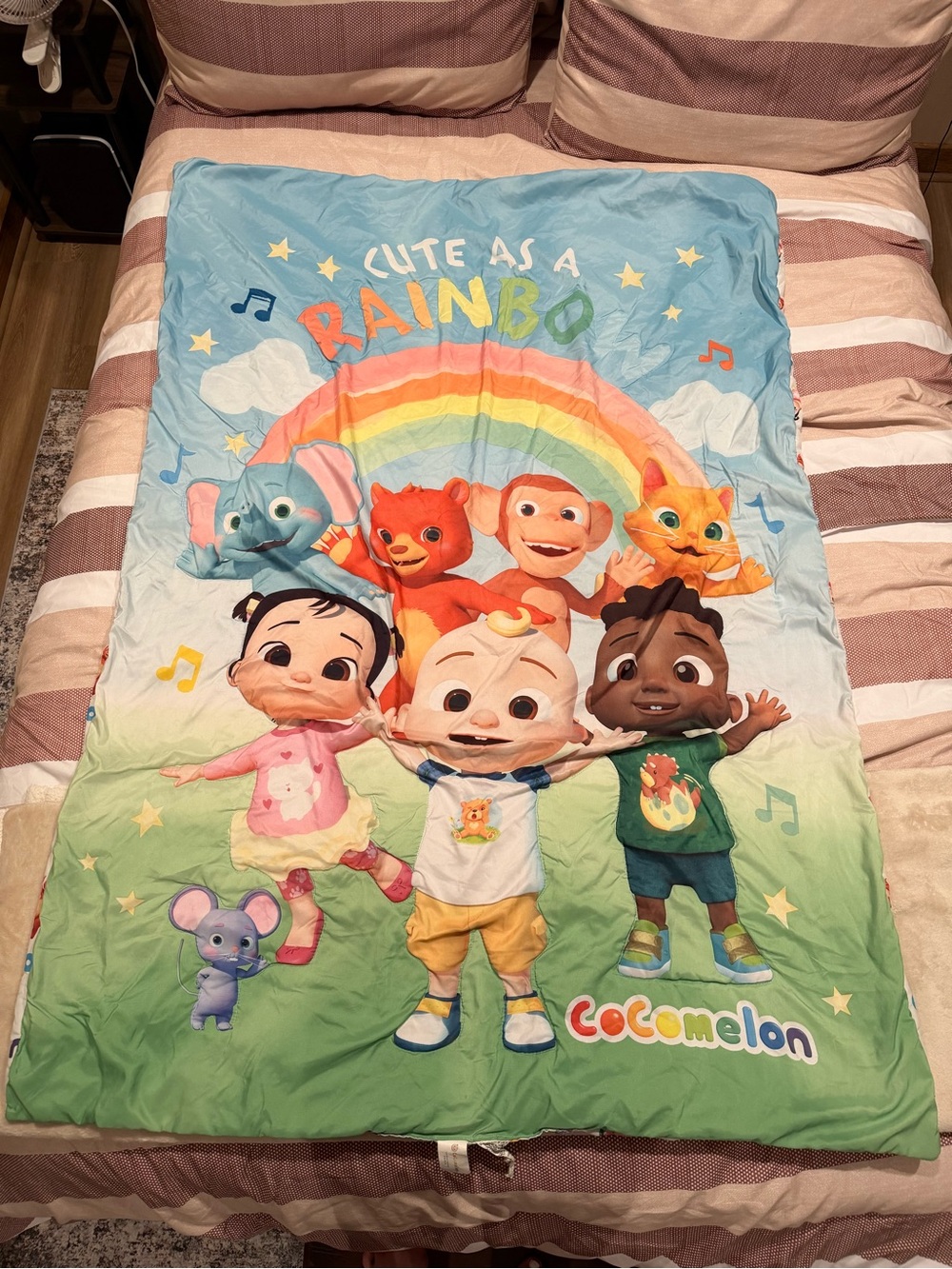 CoComelon 'Cute as a Rainbow' Crib/toddler Comforter - Blue & Green